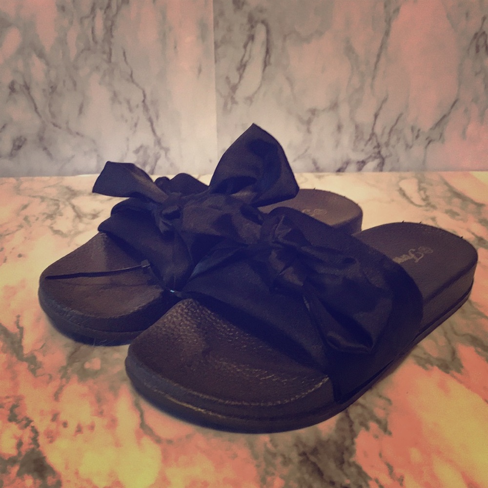 🖤🖤🖤Black bow slides